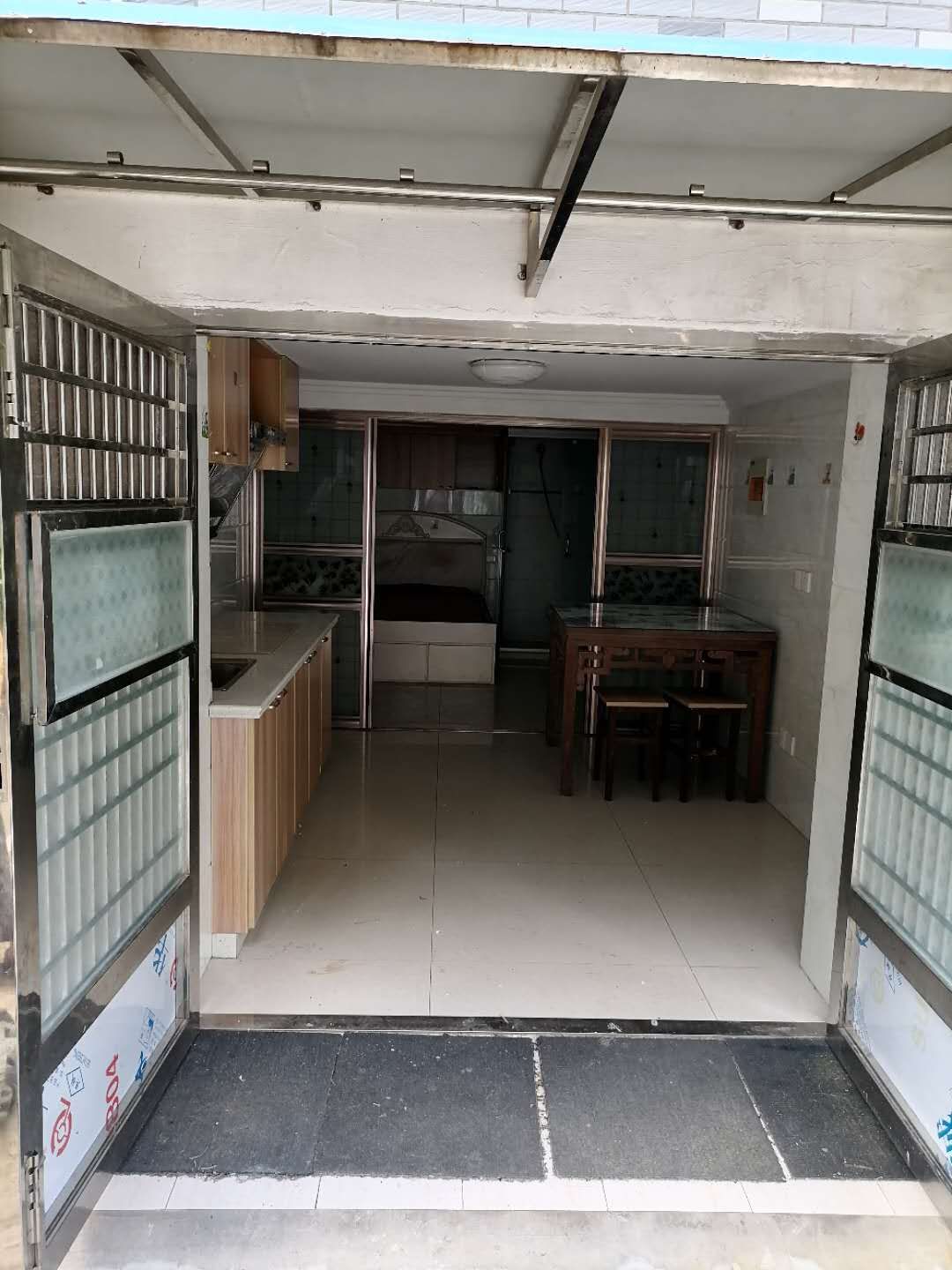 文汇新村  生活车库，带卫生间能淋浴，有空调，25.00㎡ 700元/月